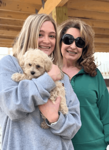 Glückliche Familie mit Bella